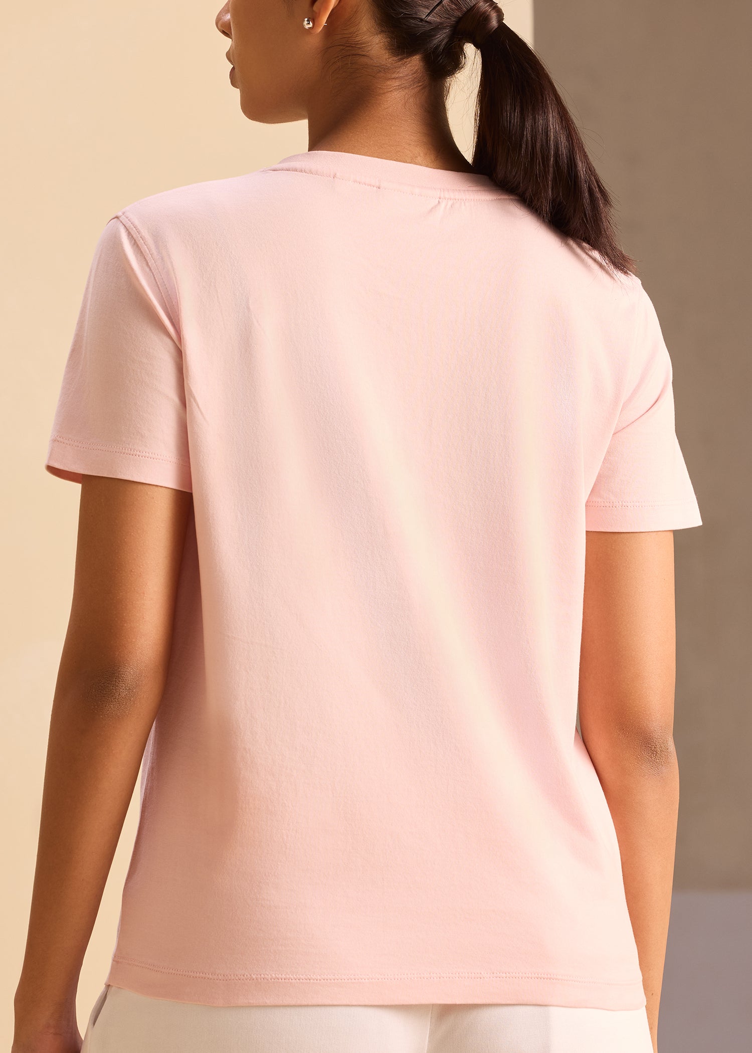 ALONGE Cloud Soft Vee Neck Tee